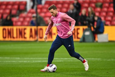 Nottingham Ormanı 'ndan Chris Wood Premier Lig maçı öncesinde Nottingham Forest Fulham' a karşı 2 Nisan 202 'de City Ground, Nottingham, İngiltere' de oynanan maç öncesi ısınma maçında topu kontrol ediyor.