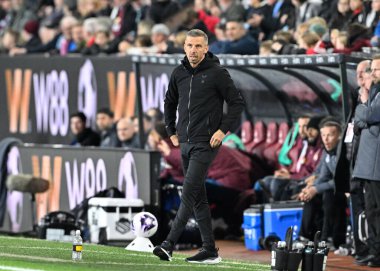 Wolverhampton Wanderers 'ın Gary O' Neil teknik direktörü, Premier Lig maçı sırasında Burnley Wolverhampton Wanderers 'a karşı Turf Moor, Burnley, İngiltere, 2 Nisan 202