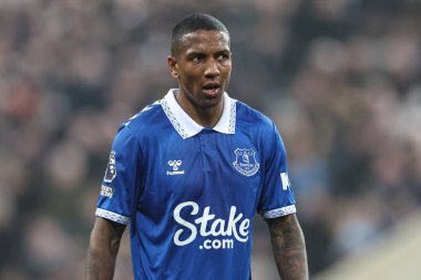 Everton 'dan Ashley Young Premier Lig maçı sırasında Newcastle United Everton' a karşı St. James 's Park, Newcastle, İngiltere, 2 Nisan 202