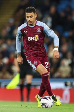 Aston Villa 'dan Morgan Rogers, Premier Lig maçında Manchester City ile Aston Villa arasında 3 Nisan 202' de Etihad Stadyumu 'nda bir ara verdi.