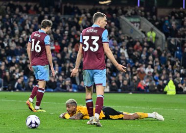 Wolverhampton Wanderers takımının oyuncusu Mario Lemina, Premier League maçında Burnley ile Wolverhampton Wanderers arasında oynanan 2 Nisan 202 'de oynanan Turf Moor, Burnley, İngiltere maçında golü kaçırdı.