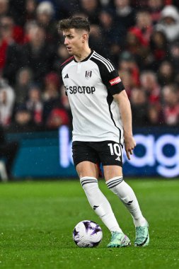 Premier Lig maçı sırasında Fulham 'dan Tom Cairney Nottingham Forest' a karşı Fulham City Ground, Nottingham, İngiltere, 2 Nisan 202