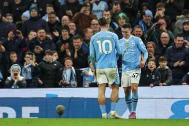 Manchester City 'den Phil Foden, Premier League maçında Manchester City - Aston Villa maçında 3 Nisan 202' de Etihad Stadyumu 'nda 4-1' lik galibiyetini kutluyor.