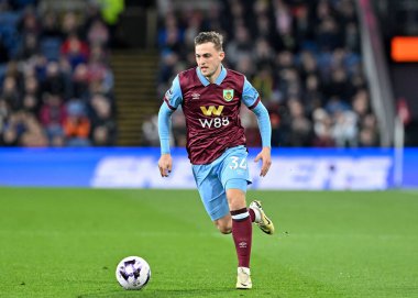 Burnley 'den Jacob Bruun Larsen, Premier Lig maçı sırasında Burnley, Wolverhampton Wanderers' a karşı Turf Moor, Burnley, Birleşik Krallık 'ta 2 Nisan 202' de