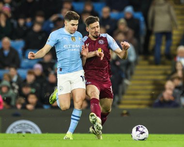 Manchester City 'den Julin Ivarez ve Aston Villa' dan Clment Lenglet Premier Lig karşılaşmasında Manchester City ile Aston Villa arasında 3 Nisan 2024 'te Etihad Stadyumu' nda top mücadelesi verdi.