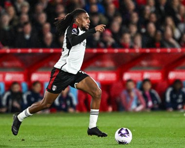 Fulham 'dan Alex Iwobi Premier Lig maçında Nottingham Forest Fulham' a karşı City Ground, Nottingham, İngiltere 'de 2 Nisan 202' de bir ara verdi.