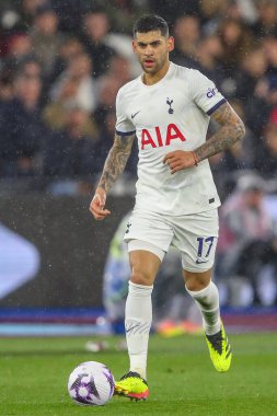 Tottenham Hotspur takımından Cristian Romero Premier League maçında West Ham United Tottenham Hotspur 'a karşı Londra Stadyumu, Londra, İngiltere, 2 Nisan 202