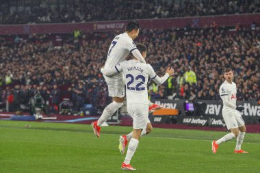 Tottenham Hotspur 'dan Brennan Johnson, Premier Lig maçı West Ham United ile Tottenham Hotspur maçında 2 Nisan 202' de Londra 'daki Londra Stadyumu' nda 0-1 kazanma hedefini kutluyor.