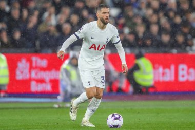Tottenham Hotspur takımından Rodrigo Bentancur, Premier Lig karşılaşmasında topu Londra 'daki Tottenham Hotspur' a karşı 2 Nisan 202 'de attı.