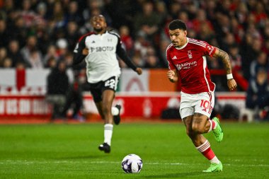 Nottingham Ormanı 'ndan Morgan Gibbs-White Premier Lig maçı sırasında Nottingham Forest' a karşı Fulham City Ground, Nottingham, İngiltere 'de 2 Nisan 202' de topa vurdu.