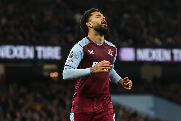 Douglas Luiz Aston Villa Reacciona Una Oportunidad Perdida Gol Durante —  Fotos de Stock