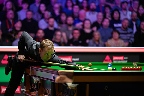 Али Картер делает снимок во время чемпионата Johnstones Paint Tour в Manchester Central, Манчестер, Великобритания, 3 апреля 2024 года