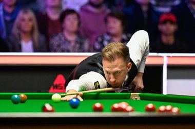 Judd Trump, 4 Nisan 2024 'te Manchester Central, Manchester' da düzenlenen Johnstone Paint Tour Şampiyonası 'nda şut attı.