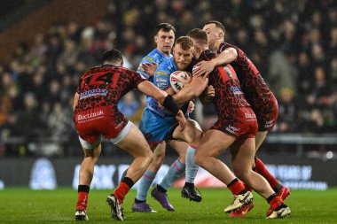 Leoparlar Leopar takımından Jack Hughes ve Leigh Leopards 'dan Dan Norman, Leigh Leopards - Wigan Warriors maçında Leigh Spor Köyü' nde Leigh Leopards - Wigan Warriors 'a karşı oynadılar.