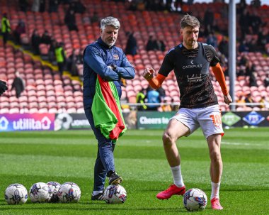 Blackpool 'dan Jake Beesley, maç öncesi ısınma maçı öncesinde Blackpool-Cambridge United maçında Bloomfield Road, Blackpool, İngiltere, 6 Nisan 202