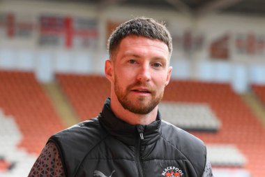 Blackpool 'dan James Husband, 6 Nisan 202' de Bloomfield Road, Blackpool, İngiltere 'de oynanan Blackpool-Cambridge United maçında Sky Bet 1' in önüne geçti.