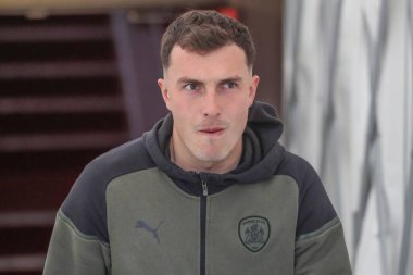 Barnsley 'den Josh Earl, 6 Nisan 202' de İngiltere 'nin başkenti Londra' da oynanan The Valley 'de Charlton Athletic' in Barnsley 'e karşı oynadığı 1.