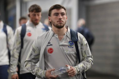 Warrington Wolves takımından Adam Holroyd, 5 Nisan 202 'de Leeds Gergedan ve Warrington Wolves maçında Headingley Stadyumu' nda karşılaşacak.