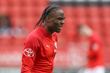 Maç öncesi ısınma oturumunda Barnsley 'den Devante Cole, 6 Nisan 202' de The Valley, Londra 'da oynanan Sky Bet 1 karşılaşmasında Charlton Athletic Barnsley' e karşı.