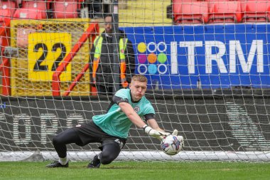 Maç öncesi ısınma oturumunda Barnsley 'den Rogan Ravenhill, 6 Nisan 202' de The Valley, Londra 'da oynanan Sky Bet 1 karşılaşmasında Charlton Athletic Barnsley' e karşı.