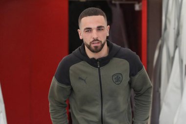 Barnsley 'den Adam Phillips, 6 Nisan 202' de İngiltere 'nin başkenti Londra' da oynanan The Valley 'de Charlton Athletic' in Barnsley 'e karşı oynadığı 1.