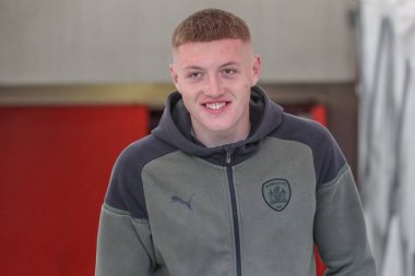 Barnsley 'den Rogan Ravenhill, 6 Nisan 202' de İngiltere 'nin başkenti Londra' da oynanan The Valley 'de Charlton Athletic' in Barnsley 'e karşı oynadığı 1.