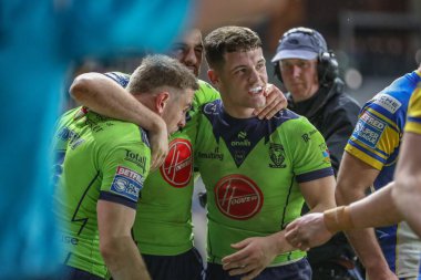 Warrington Wolves takımından Matt Dufty, 5 Nisan 202 'de Leeds, Leeds Stadyumu' nda oynanan 7. Betfred Süper Lig karşılaşmasında denemesini kutluyor.