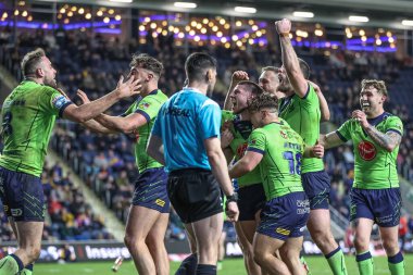 Warrington Wolves 'tan Danny Walker, 5 Nisan 202' de Headingley Stadyumu 'nda oynanan Betfred Süper Lig 7. Round karşılaşmasında 8-20' lik galibiyetini kutluyor.