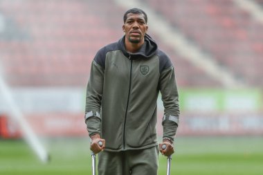 Barnsley takımından Donovan Pines 6 Nisan 202 'de The Valley, Londra, İngiltere' de Charlton Athletic ile Barnsley maçında