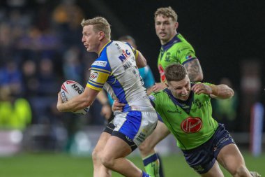 Leeds Rhinos 'tan Lachlan Miller, Betfred Süper Lig 7. Round karşılaşmasında Warrington Wolves' a karşı Leeds, Leeds Stadyumu 'nda 5 Nisan 202' de oynanan karşılaşmada Warrington Wolves 'tan George Williams tarafından yenildi.