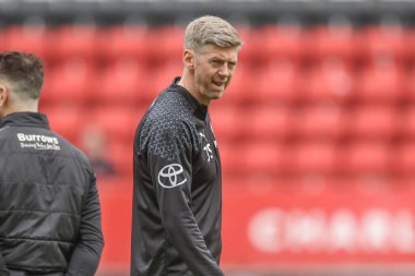 Jon Stead, 6 Nisan 202 'de The Valley, Londra, İngiltere' de oynanan Sky Bet 1 karşılaşmasında Barnsley 'nin ilk takım koçu Charlton Athletic ile Barnsley arasındaki maç öncesi ısınma antrenörüydü.