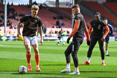 Blackpool 'dan Sonny Carey 6 Nisan 202' de Bloomfield Road, Blackpool 'da oynanan Blackpool-Cambridge United maçı öncesinde oynanan maç öncesi ısınma maçında