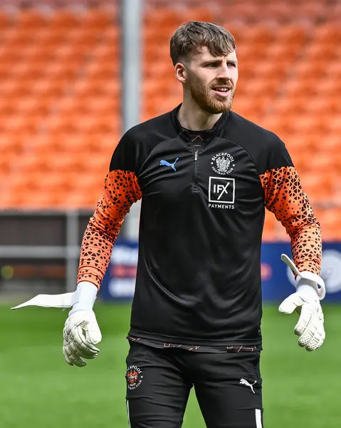 Blackpool 'dan Daniel Grimshaw 6 Nisan 202' de Bloomfield Road, Blackpool 'da oynanan Blackpool-Cambridge United maçı öncesinde oynanan maç öncesi ısınma maçında