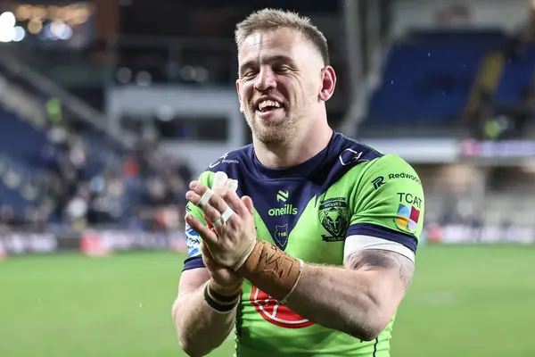 stock image Matt Dufty of Warrington Wolves applauds the fans during the Betfred Super League Round 7 match Leeds Rhinos vs Warrington Wolves at Headingley Stadium, Leeds, United Kingdom, 5th April 202