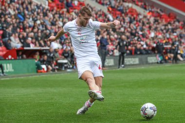 Barnsley 'den John Mcatee, 6 Nisan 202' de İngiltere 'nin başkenti Londra' da oynanan The Valley 'de Charlton Athletic' in Barnsley 'e karşı oynadığı 1.