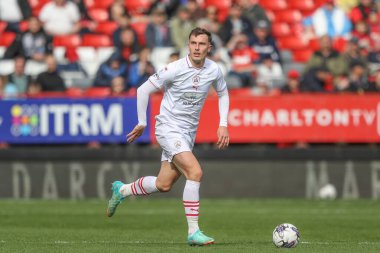 Barnsley 'li Josh Earl, 6 Nisan 202' de The Valley, Londra, İngiltere 'de oynanan 1.