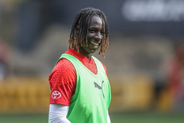 Barnsley 'li Fbio Jal, 6 Nisan 2024' te İngiltere 'nin başkenti The Valley' de oynanan Sky Bet 1 karşılaşmasında yarı ısınma turunda Charlton Athletic Barnsley 'e karşı.