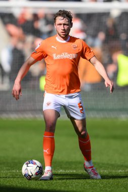 Blackpool takımından Matthew Pennington, 6 Nisan 202 'de Bloomfield Road, Blackpool' da oynanan Blackpool-Cambridge maçında
