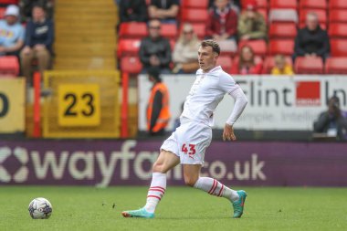 Barnsley 'li Josh Earl, 6 Nisan 202' de The Valley, Londra, İngiltere 'de Charlton Athletic' in Barnsley 'e karşı oynadığı 1.