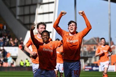 Blackpool 'dan Sonny Carey, 6 Nisan 202' de Bloomfield Road, Blackpool 'da oynanan Blackpool-Cambridge United maçında 1-0 berabere kalma golünü kutluyor.