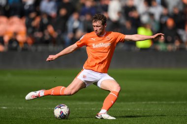 Blackpool takımından Matthew Pennington, 6 Nisan 202 'de Bloomfield Road, Blackpool' da oynanan Blackpool-Cambridge maçında