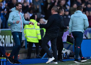 Huddersfield Town 'un menajeri Andr Breitenreiter 6 Nisan 2024' te John Smith Stadyumu 'nda Huddersfield Town ile Millwall arasındaki Sky Bet Şampiyonası maçının galibiyetini kutluyor. 