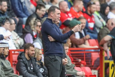 Neill Collins Barnsley 'in baş antrenörü takımına 6 Nisan 202' de The Valley, Londra 'da oynanan Sky Bet 1 karşılaşmasında Charlton Athletic ve Barnsley maçında talimat verdi.