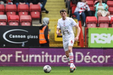 Barnsley takımından Mal de Gevigney, 6 Nisan 2024 'te The Valley, Londra, İngiltere' de Charlton Athletic ile Barnsley maçında