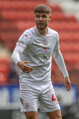 Barnsley takımından John Mcatee 6 Nisan 202 'de The Valley, Londra, İngiltere' de Charlton Athletic ile Barnsley maçında