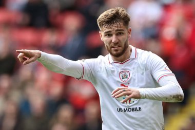 Barnsley 'den John Mcatee takımına 6 Nisan 202' de Londra, Valley 'de oynanan Sky Bet 1 karşılaşmasında Charlton Athletic ve Barnsley maçında talimat verdi.