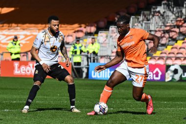 Blackpool takımından Kylian Kouassi, 6 Nisan 202 'de Bloomfield Road, Blackpool' da oynanan Blackpool-Cambridge maçında