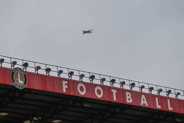 Emirates Airbus A380 Flys Valley Sky Bet League Match Charlton — Stock Photo, Image