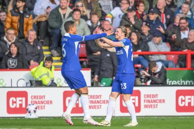 Chelsea 'den Thiago Silva, Premier League maçında Sheffield United ile Chelsea maçında 7 Nisan 202' de Sheffield, İngiltere 'deki Bramall Lane maçında 0-1' lik galibiyet golünü kutluyor.