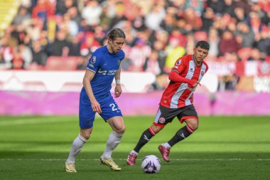 Chelsea 'den Conor Gallagher Premier Lig maçında Sheffield United Chelsea' ye karşı 7 Nisan 202 'de Bramall Lane, Sheffield, İngiltere' de top sürüyor.